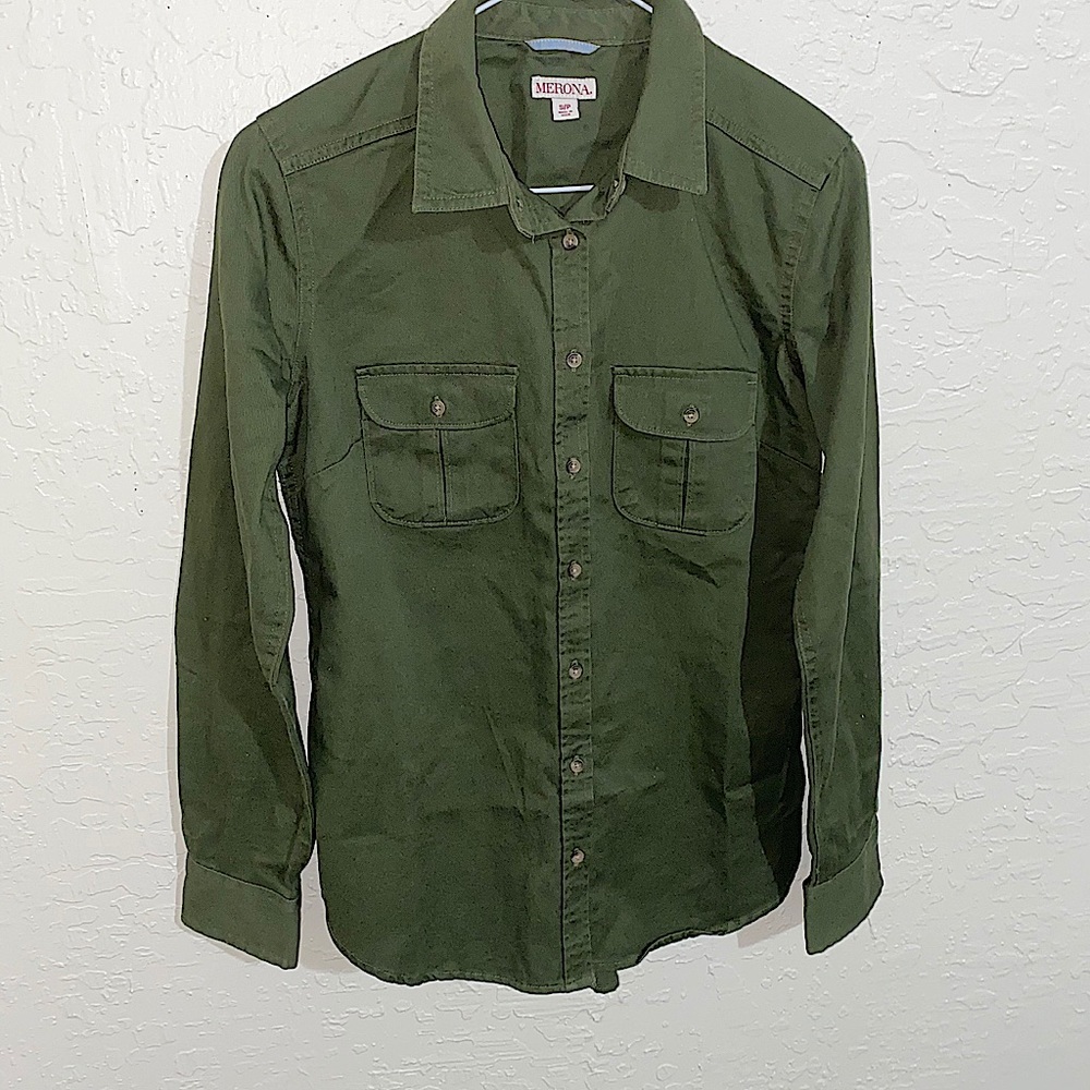 Women’s button down collar shirt